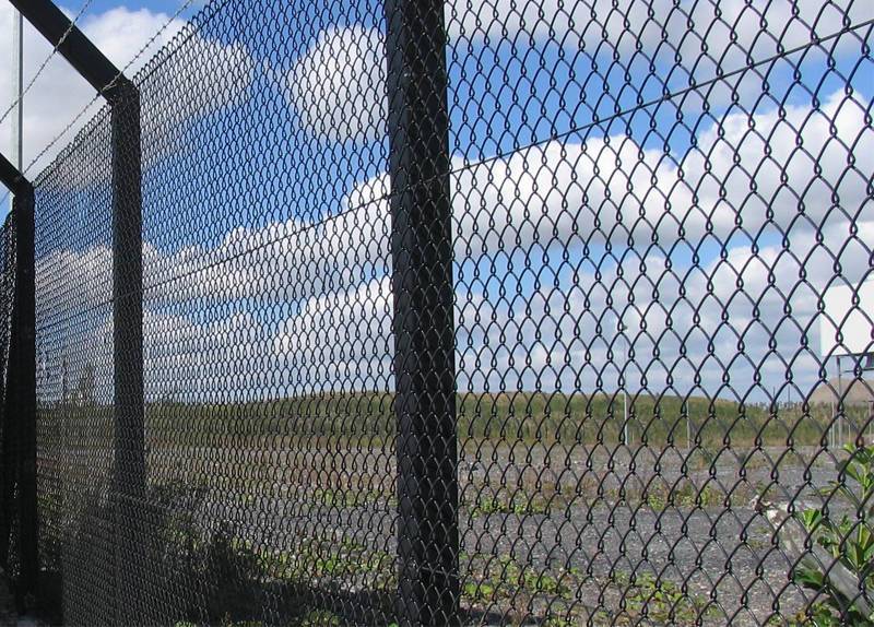 The installation method of the stadium fence error