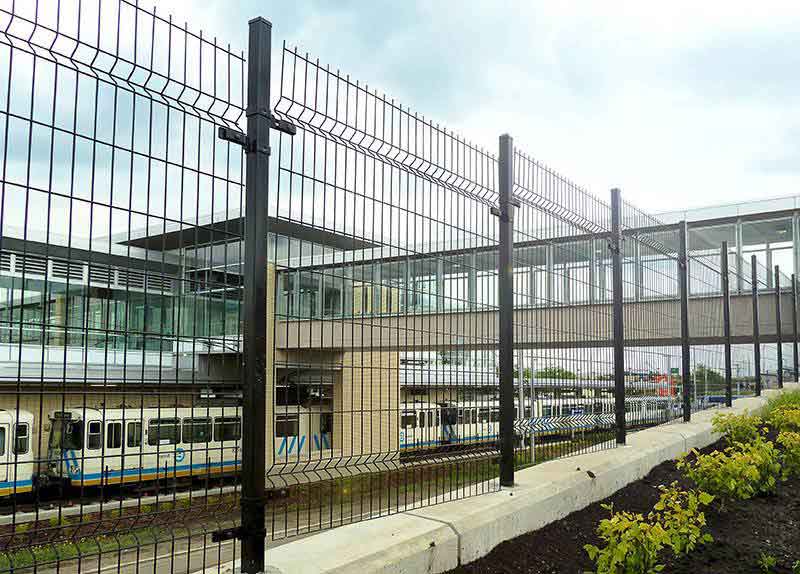 Matters needing attention when installing welded fence mesh