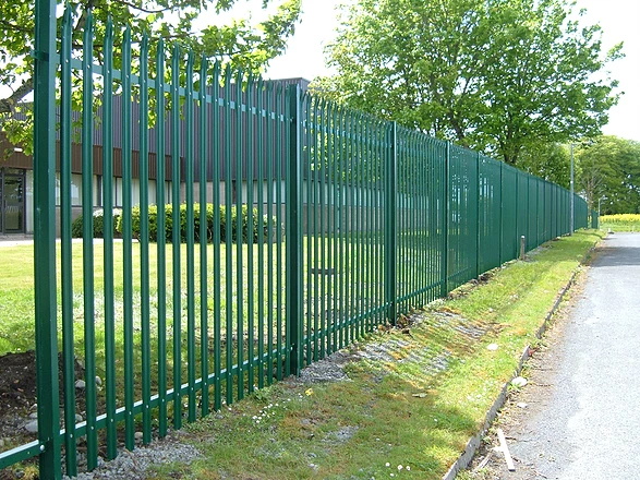 Palisade Fence3.jpg