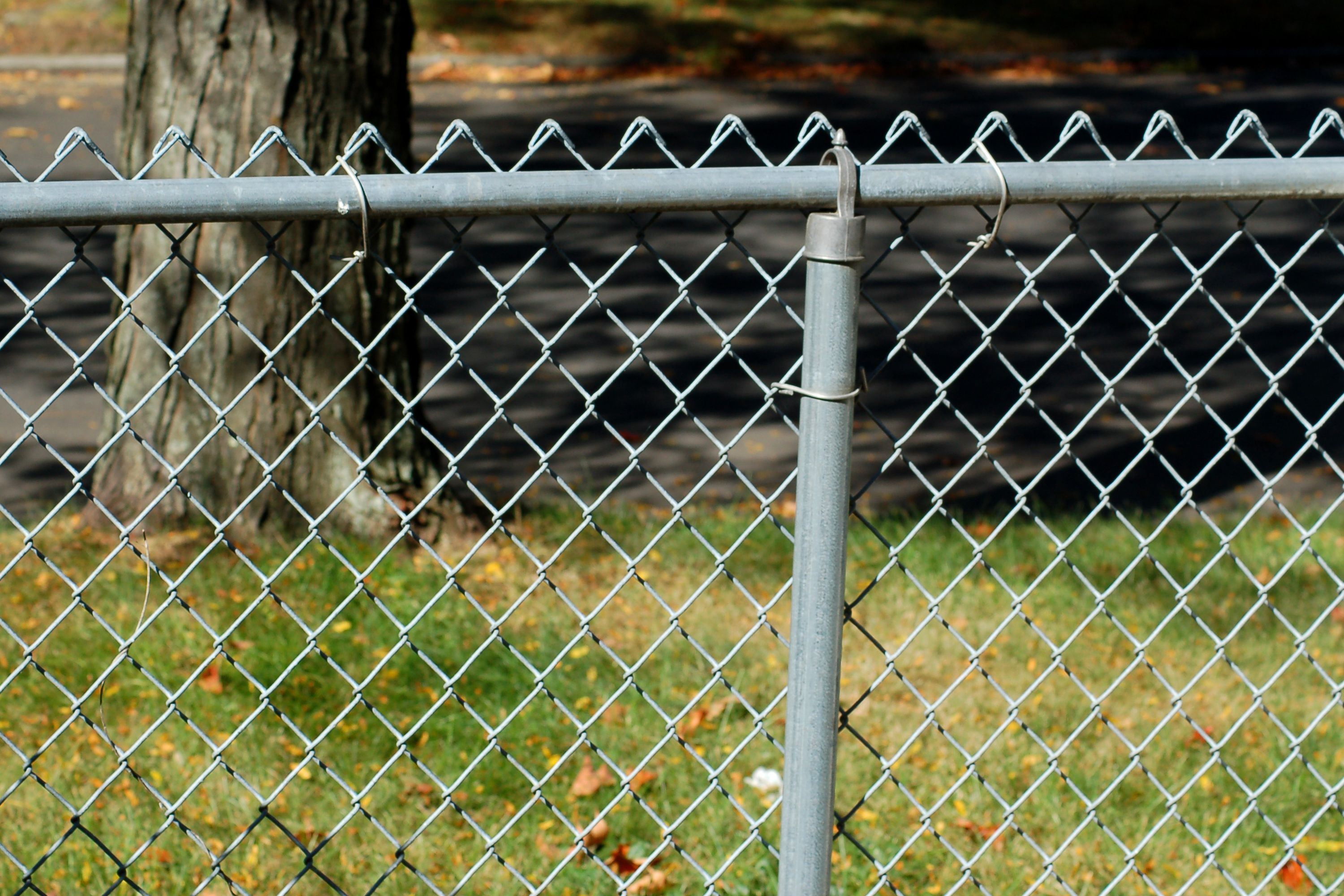 chain-link-fencing-big-56a583563df78cf77288ab85.jpg