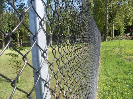 Wear-resistant characteristics of chain link fence
